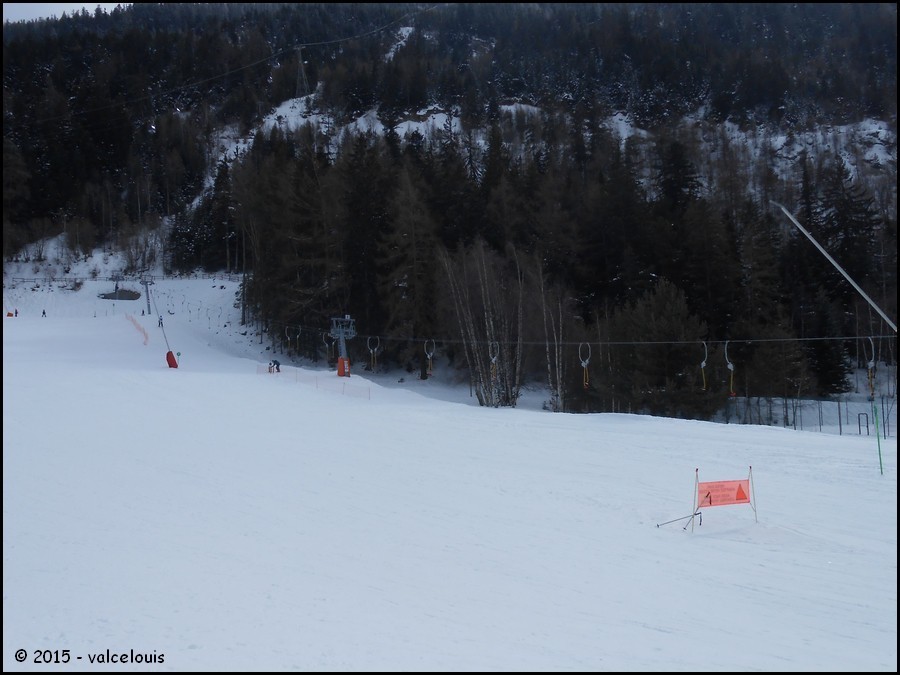 La partie haute de la ligne depuis la piste verte des Avenières.
